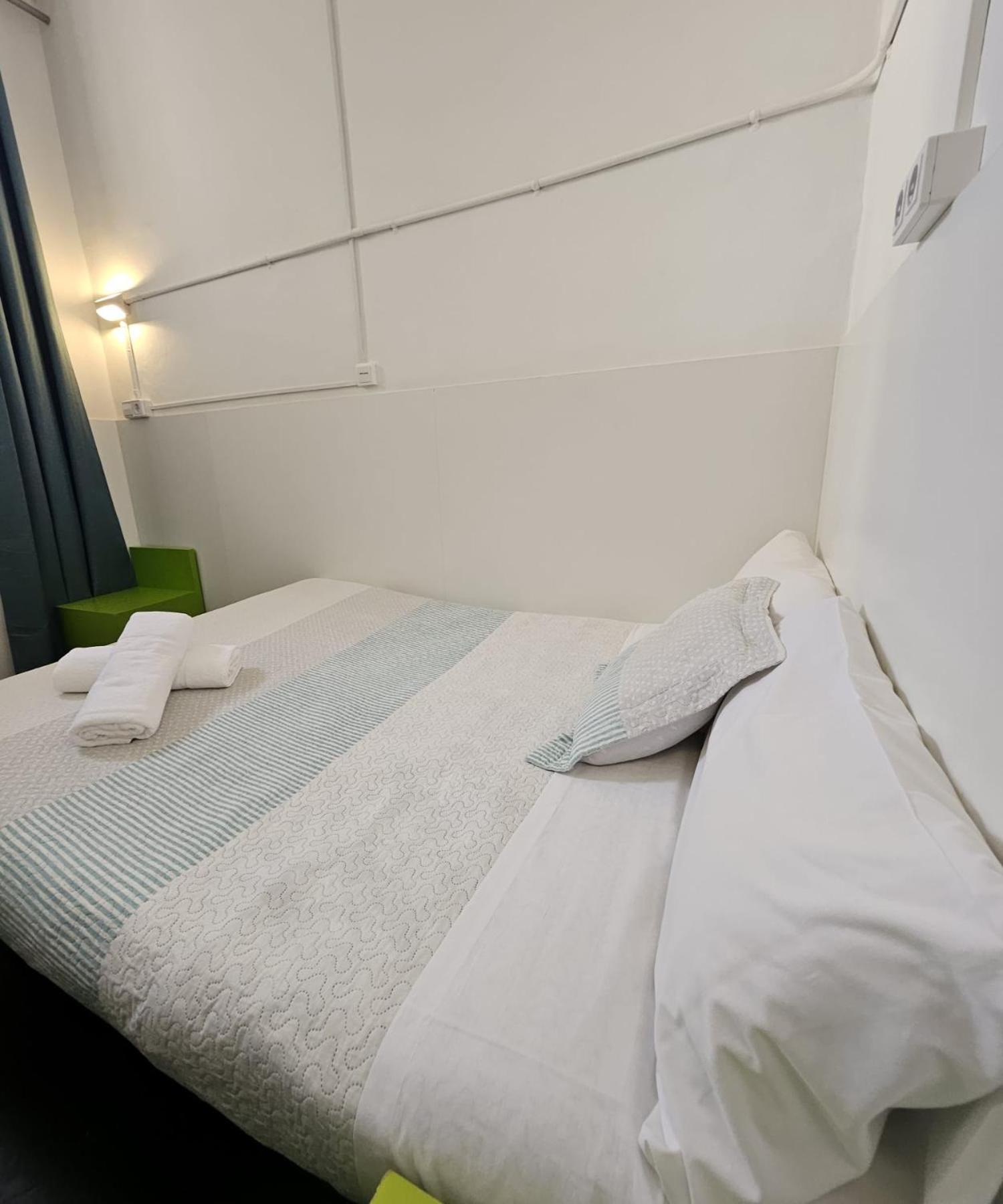 Central And Basic Universitat For Young Hostel — Photos 3